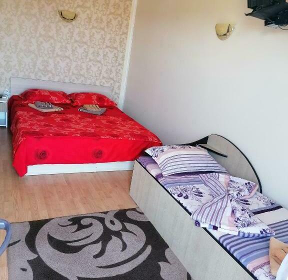 Трехместный Номер Стандарт Вид на Бассейн, Casa Iris Murighiol