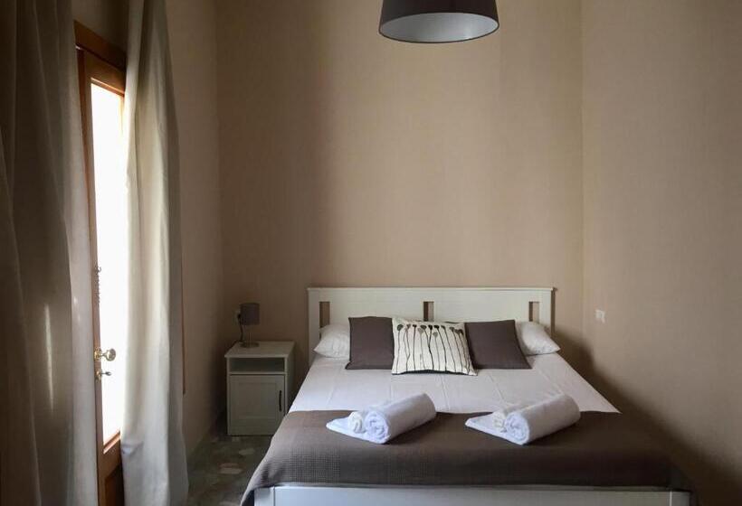 四人标准间, Conte Spada Home