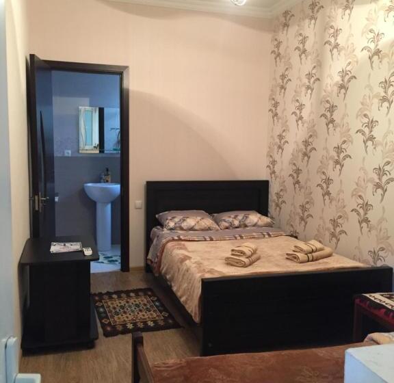 اتاق کلاسیک سه تخته, Guest House Loza