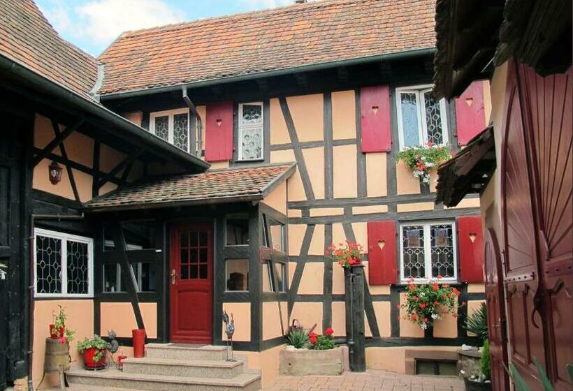 غرفة قياسية, La Cour Des Amis