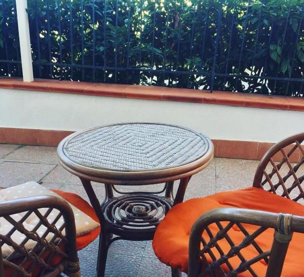 标准间内部标间, Lu.na