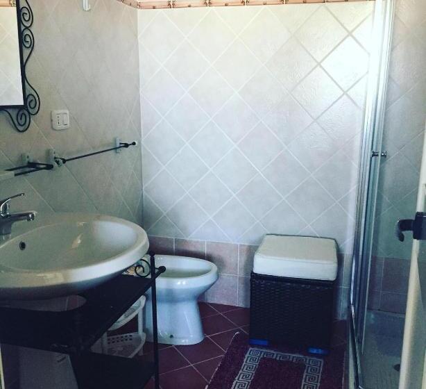 标准间内部标间, Lu.na