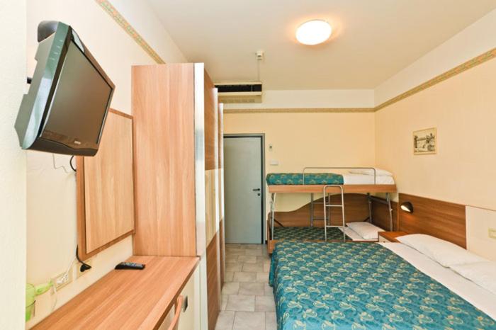 اتاق استاندارد چهارنفره با بالکن, Giamaika