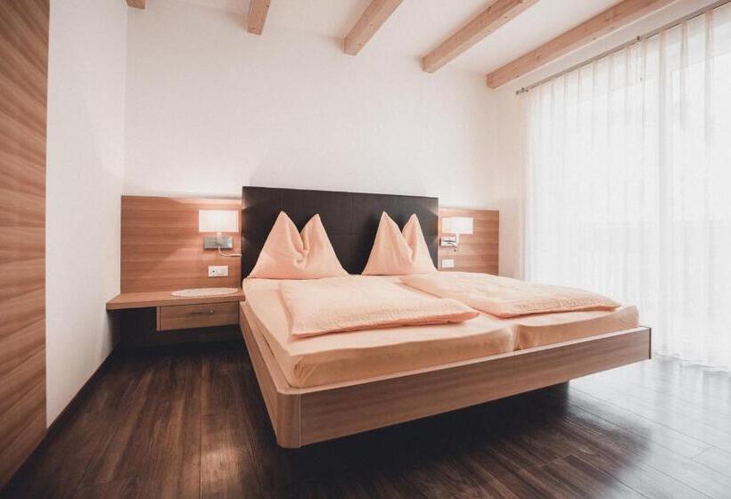 סוויטה נוף לבריכה, Seppmair