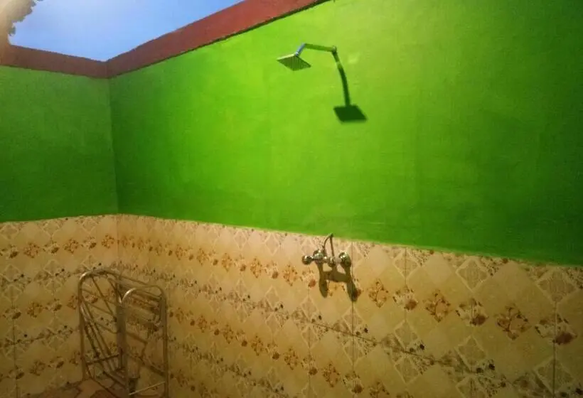 スーペリアールーム, Molleh Guest House