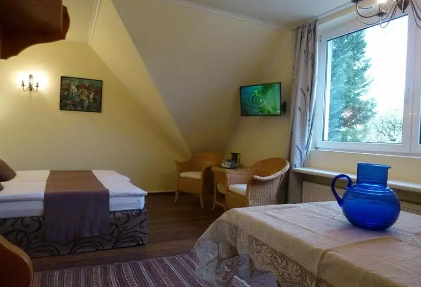 スタンダードスタジオ, Albergo Giardino