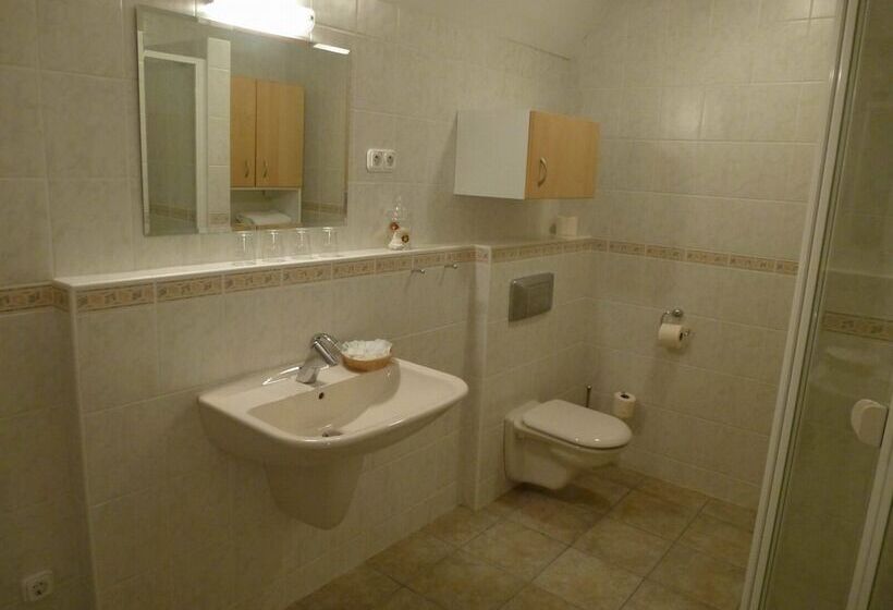 Студия Стандарт, Albergo Giardino