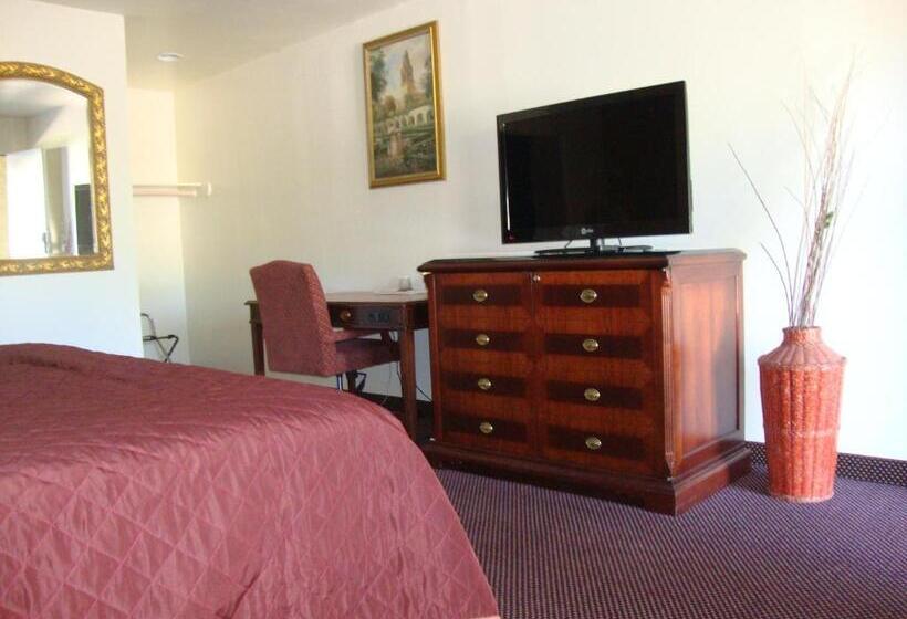 带2个双人床的标准工作室, Americas Best Value Inn And Suites  Yucca Valley