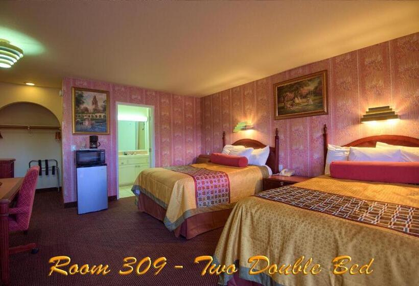 带2个双人床的标准工作室, Americas Best Value Inn And Suites  Yucca Valley