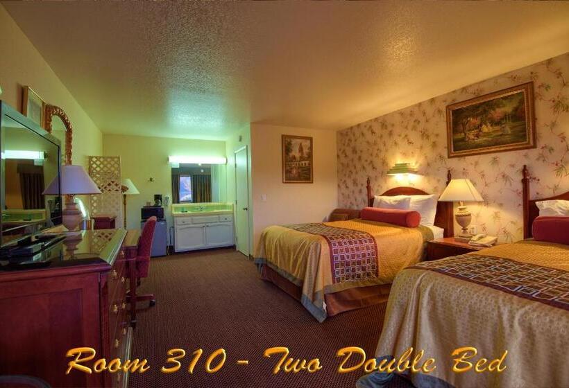 带2个双人床的标准工作室, Americas Best Value Inn And Suites  Yucca Valley