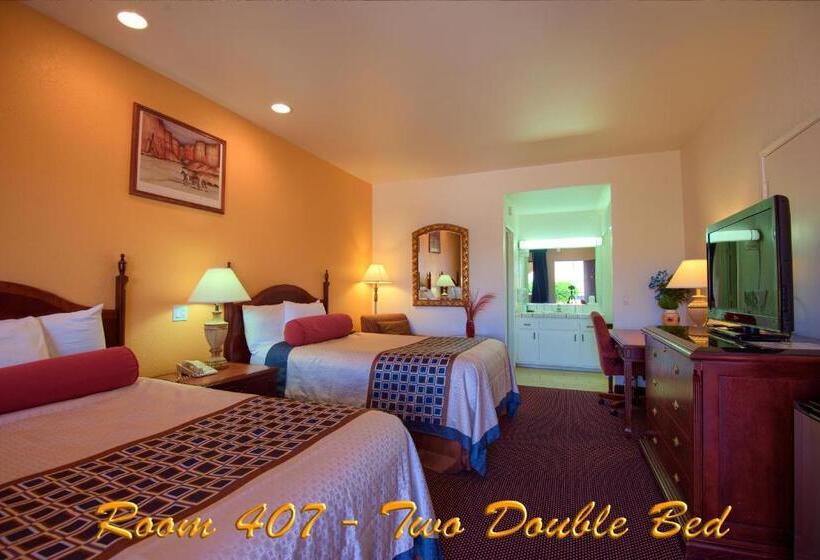 带2个双人床的标准工作室, Americas Best Value Inn And Suites  Yucca Valley