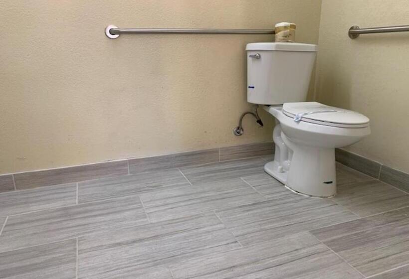 适合残疾人士使用的带超级大床的标准间, Americas Best Value Inn And Suites  Yucca Valley