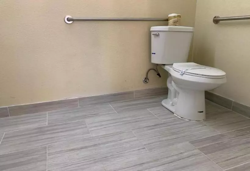 身障者適用キングサイズベッドルーム, Americas Best Value Inn And Suites  Yucca Valley