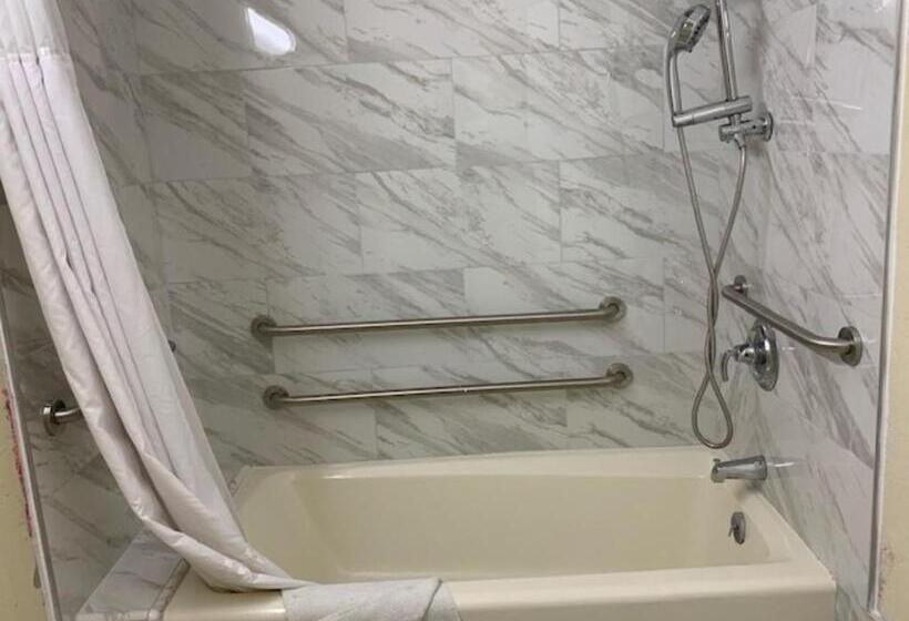 适合残疾人士使用的带超级大床的标准间, Americas Best Value Inn And Suites  Yucca Valley