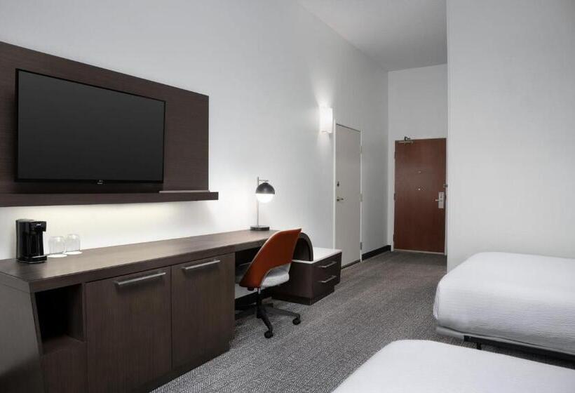 Engelliler için Küçük Çift Kişilik Yataklı Standart Oda, Courtyard By Marriott Lakeland