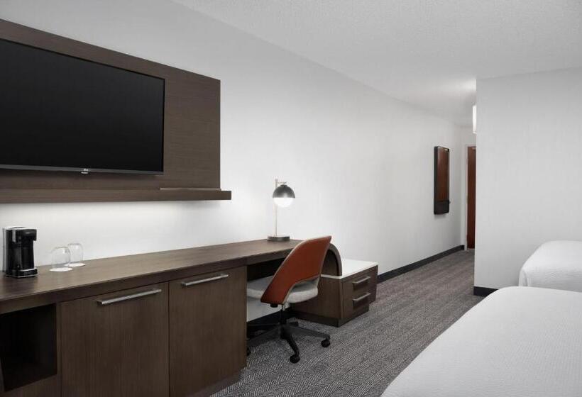 Engelliler için Küçük Çift Kişilik Yataklı Standart Oda, Courtyard By Marriott Lakeland