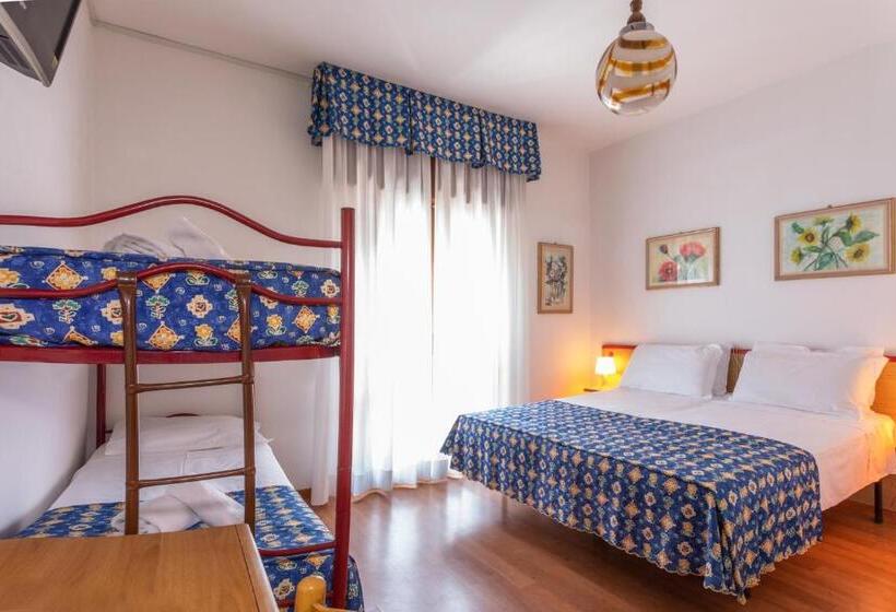 اتاق استاندارد چهار تخته, Diana