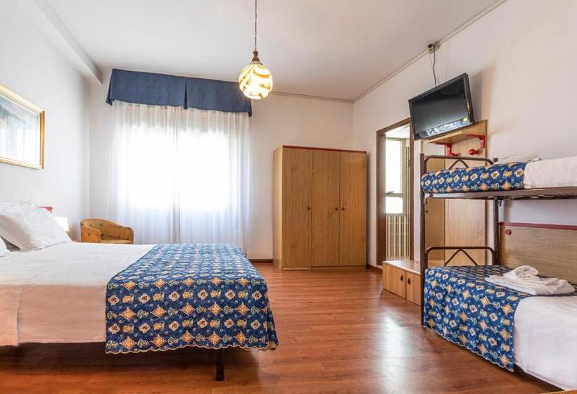 اتاق استاندارد چهار تخته, Diana