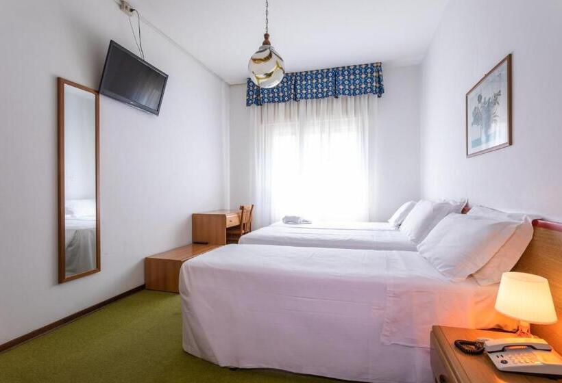 اتاق استاندارد سه نفره, Diana