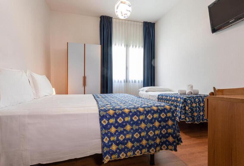 اتاق استاندارد سه نفره, Diana