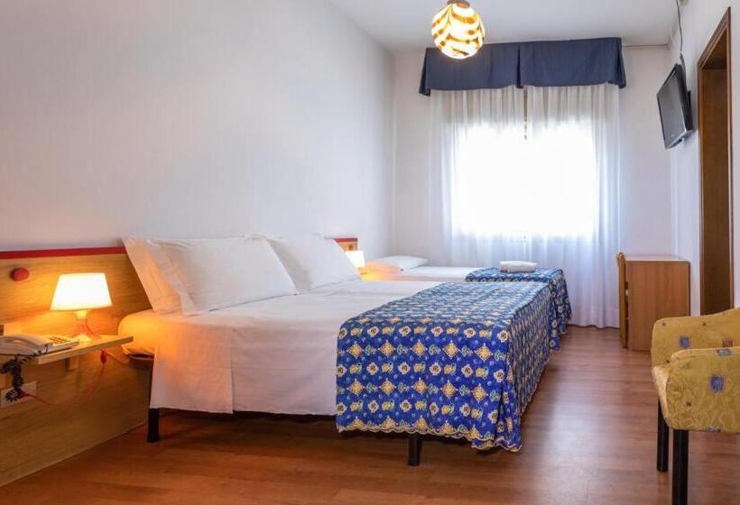 اتاق استاندارد سه نفره, Diana