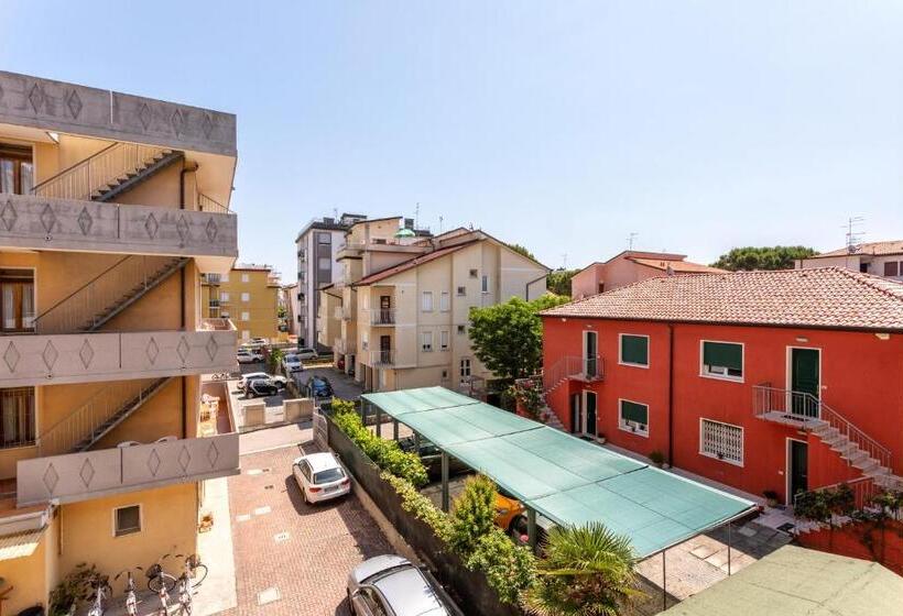 اتاق استاندارد سه نفره, Diana