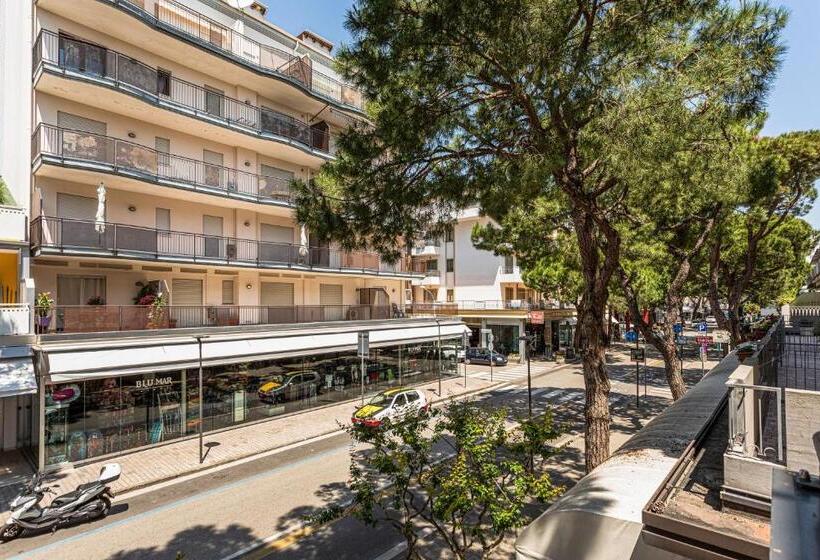 اتاق خانوادگی, Diana