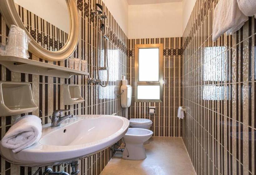 اتاق خانوادگی, Diana