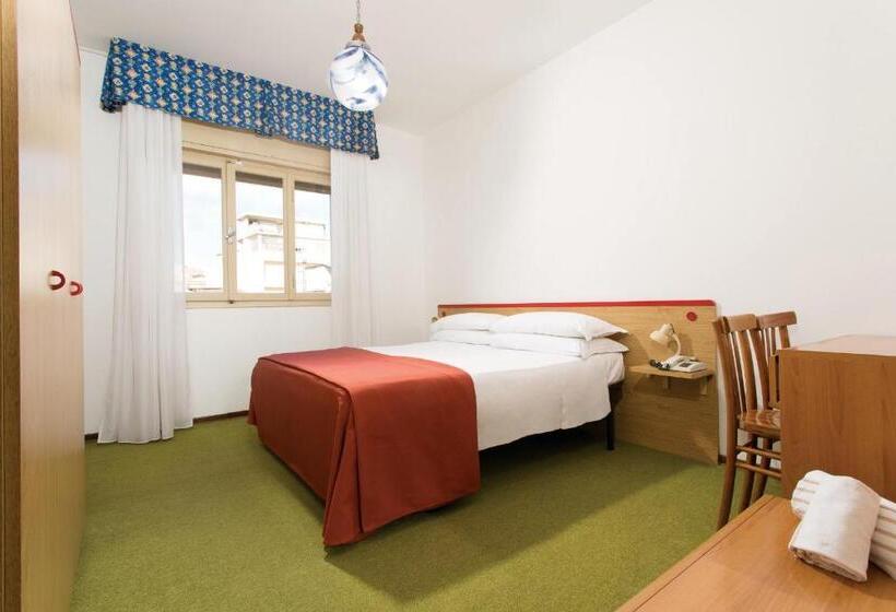 اتاق خانوادگی, Diana