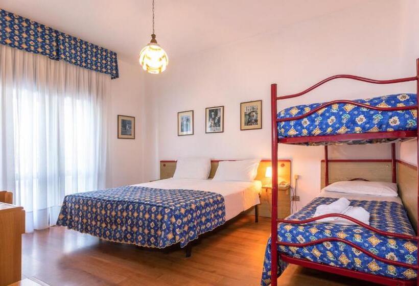 اتاق خانوادگی, Diana