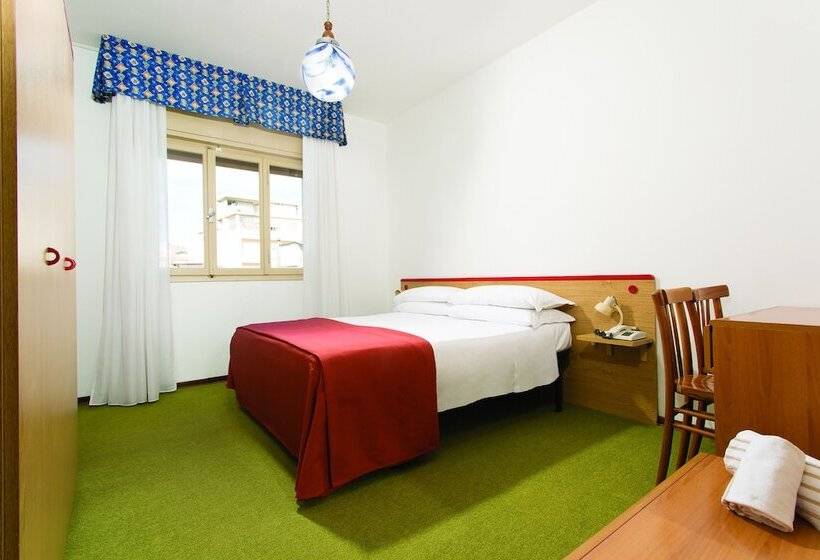 اتاق استاندارد سه نفره, Diana