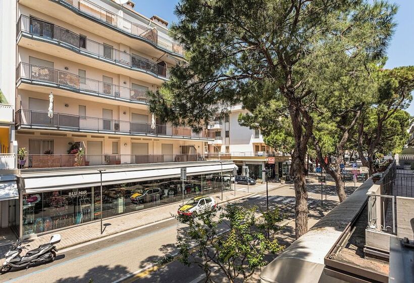 اتاق خانوادگی, Diana