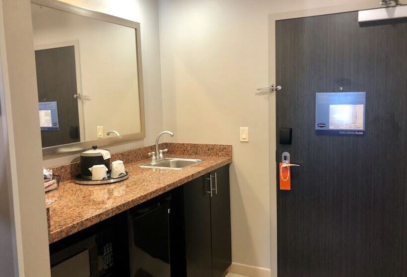 إستوديو قياسى سرير كينج, Hampton Inn & Suites Tulsa/central