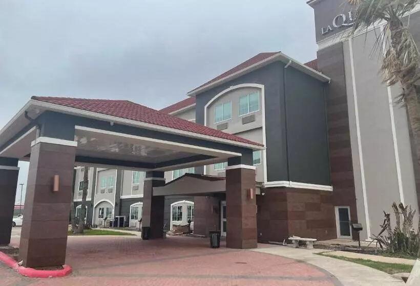 キングサイズベッドのデラックスルーム, La Quinta Inn & Suites By Wyndham Raymondville
