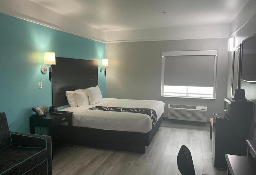 Номер Deluxe Кровать Кинг, La Quinta Inn & Suites By Wyndham Raymondville