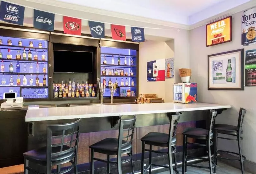 キングサイズベッドのエクゼクティブルーム, La Quinta Inn & Suites By Wyndham Raymondville