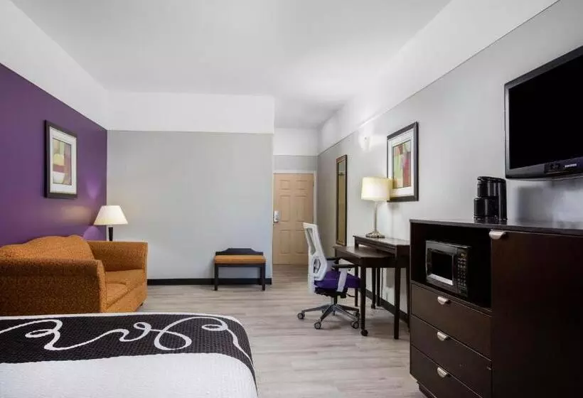 キングサイズベッドのデラックスルーム, La Quinta Inn & Suites By Wyndham Raymondville