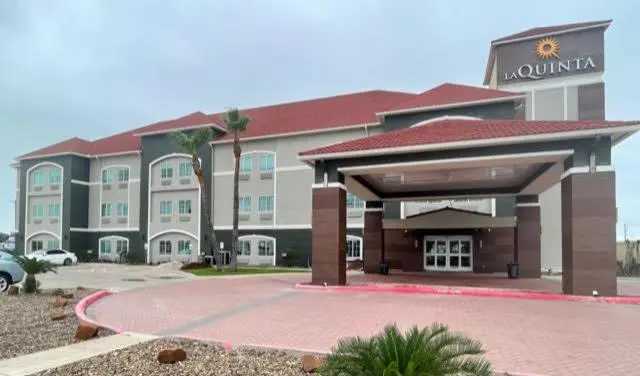 キングサイズベッドのエクゼクティブルーム, La Quinta Inn & Suites By Wyndham Raymondville