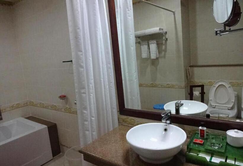 家庭间, Mayfair Spa Resort & Casino