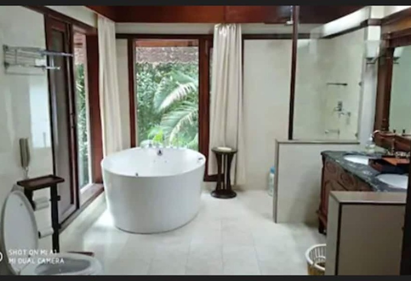 豪华房间, Mayfair Spa Resort & Casino