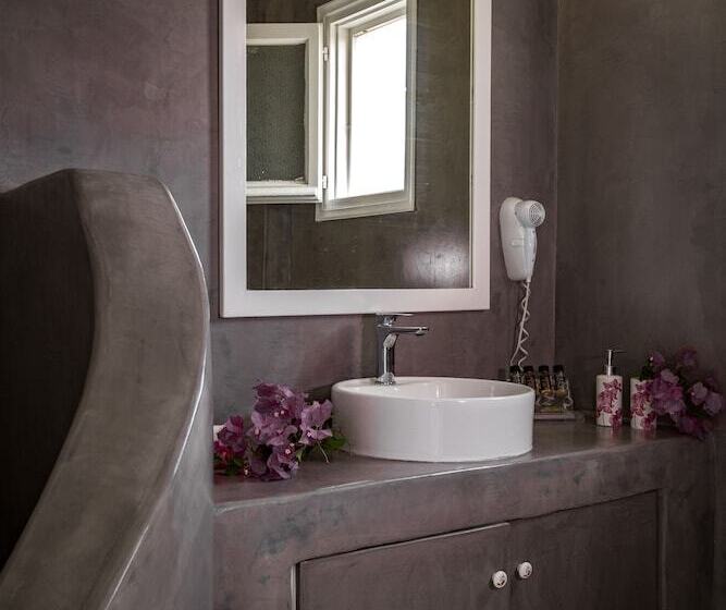 جناح ذو إطلالة, Sea Sound White Katikies