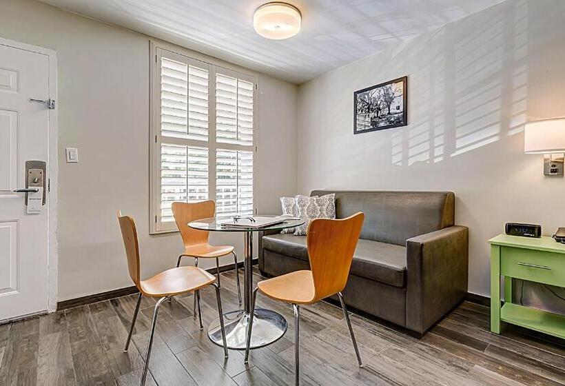 スタンダードルーム, Seven Hills Suites