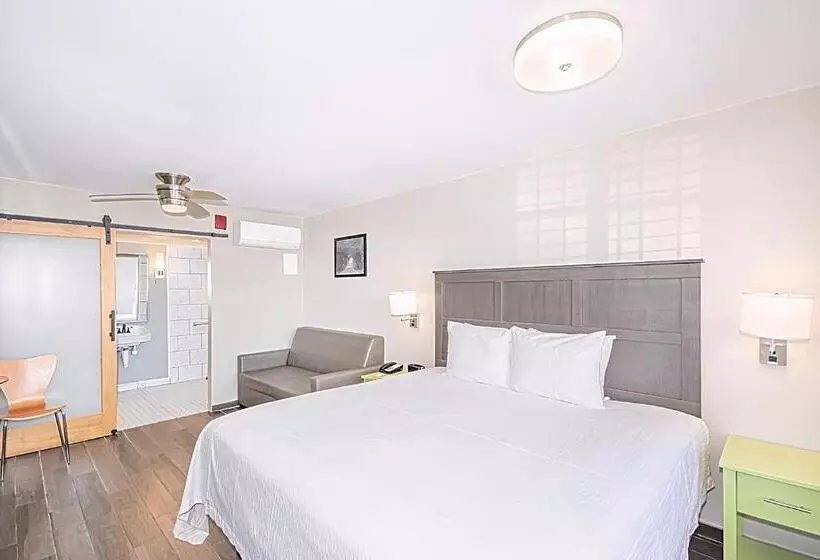 キングサイズベッドのデラックスルーム, Seven Hills Suites