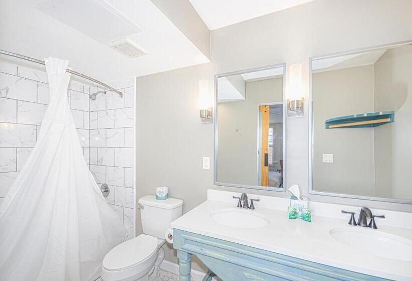 デラックスジュニアスイート, Seven Hills Suites