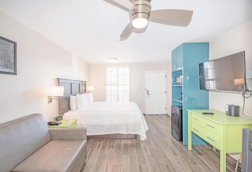 キングサイズベッドのスタンダードルーム, Seven Hills Suites