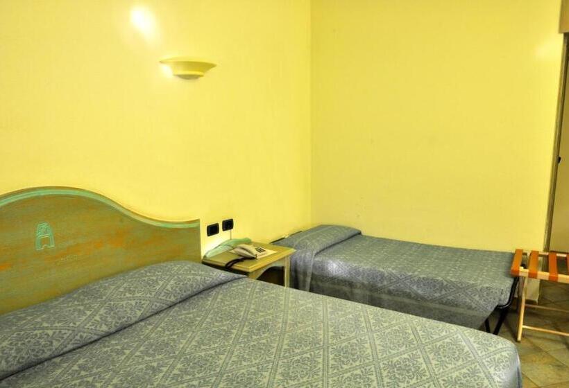 اتاق استاندارد سه نفره, Su Giganti