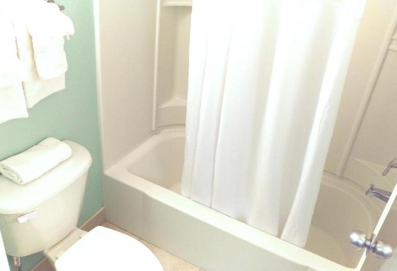 غرفة قياسية مطلّة علي حمام السباحة, The Beachview Inn Clearwater Beach