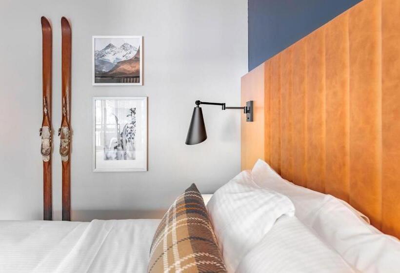 발코니가 있는 4인용 스탠다드 룸, The Incline Lodge