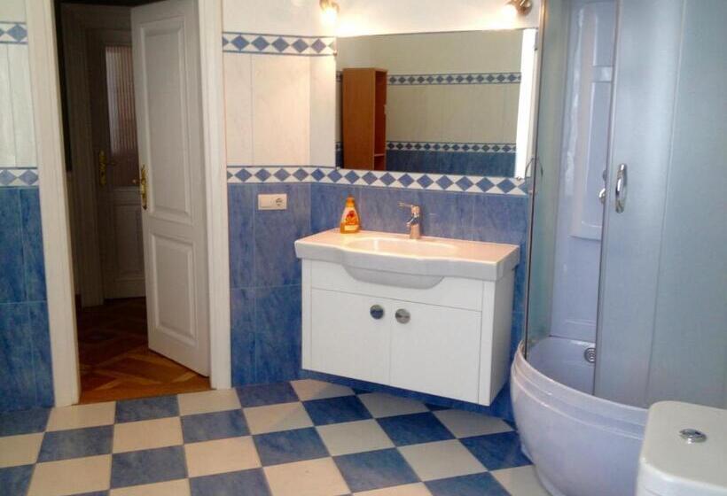 غرفة إقتصادية, Mini Hotel Under The Roof