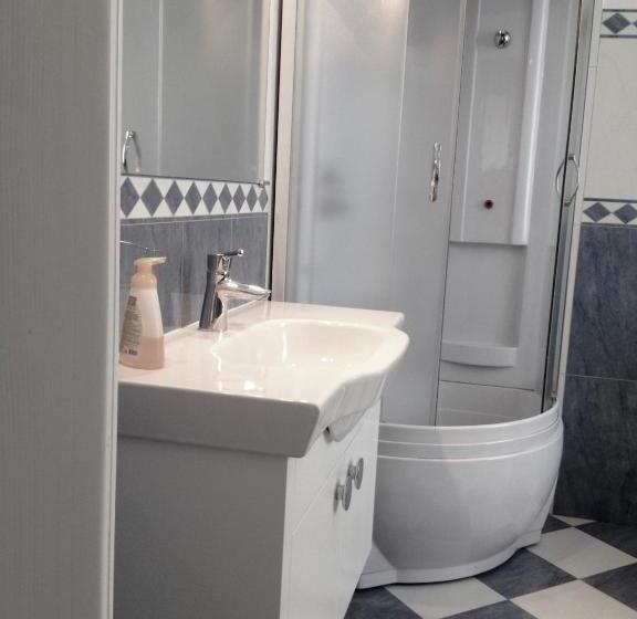 غرفة إقتصادية, Mini Hotel Under The Roof